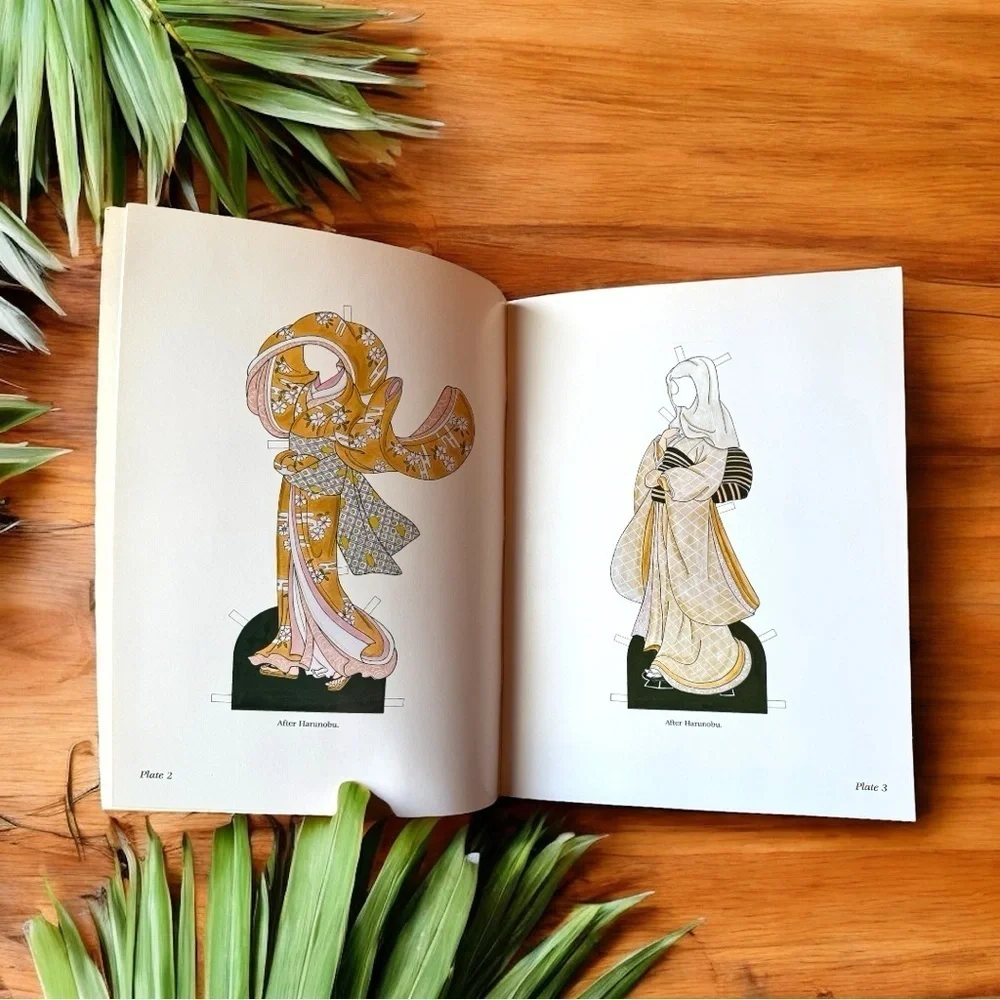 Kabuki Costumes Paper Dolls by Ming-Ju Sun - Dover Publications (1996)